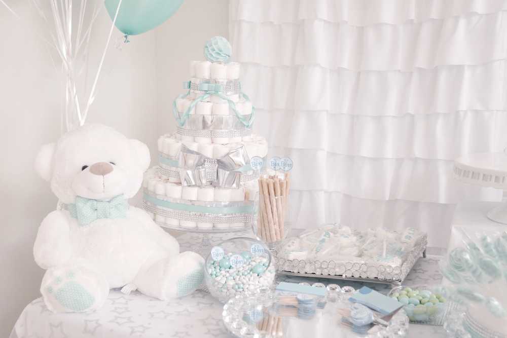 Tort z pampersów to zabawny pomysł na prezent z okazji baby shower