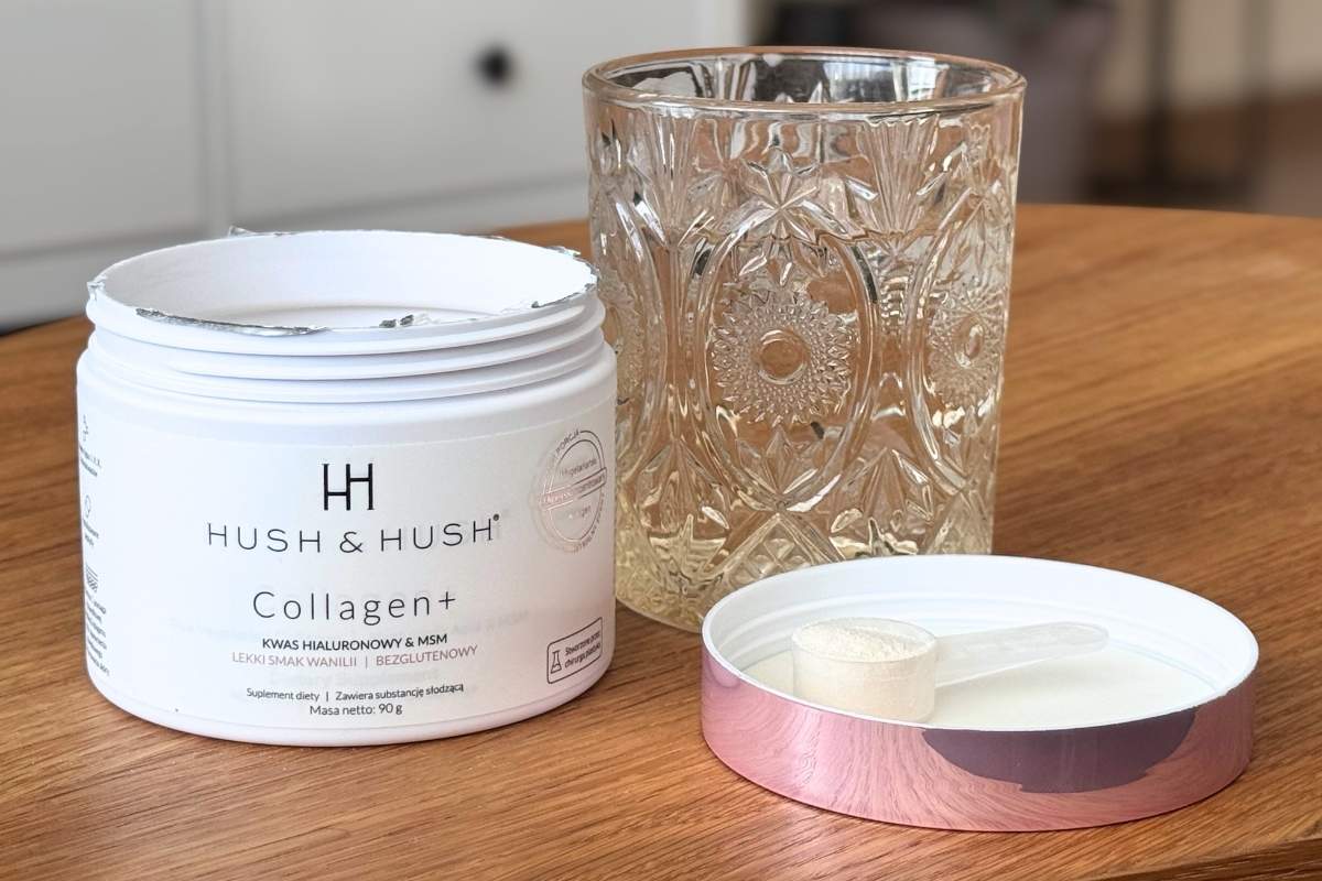 Zbliżenie na miarkę z kolagenem Hush&Hush