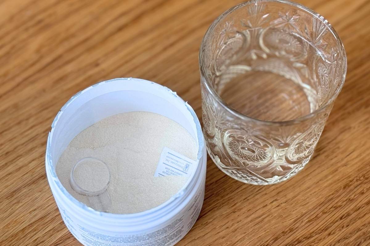 Zbliżenie na kolagen w proszku Hush&Hush