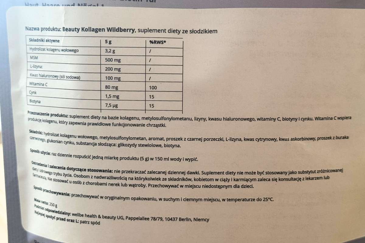 Zdjęcie przedstawia polską etykietę kolagenu Wellbe ze składem